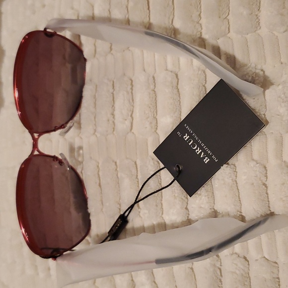 BARCUR polarized women's oversized cat-eye sunglasses, red frame & red lenses - Picture 3 of 5